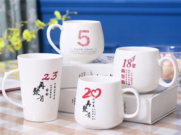 陶瓷杯彩印機-陶(táo)瓷杯印刷(shuā)機(圖1) 陶瓷杯彩印(yìn)機-陶瓷杯印刷機(jī)(圖1)